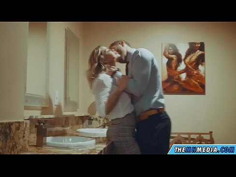 ❤️ Kapag ang isang busty blonde seduces sa isang pampublikong banyo Anal porn sa tl.xxxwow-net.ru ❤